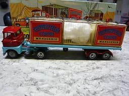 Corgi major 1139 Scammell Handyman mk3 tractor and Chipperfields menagerie