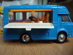 CORGI SMITHS KARRIER MOBILE CANTEEN NO 471