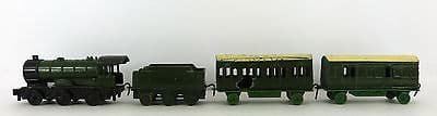 PRE WAR DINKY TOYS PASSENGER TRAIN SET No 17 ( LOCO ,TENDER ,COACH & GUARDS VAN