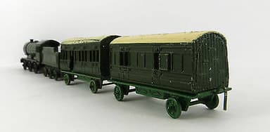 PRE WAR DINKY TOYS PASSENGER TRAIN SET No 17 ( LOCO ,TENDER ,COACH & GUARDS VAN