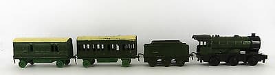 PRE WAR DINKY TOYS PASSENGER TRAIN SET No 17 ( LOCO ,TENDER ,COACH & GUARDS VAN