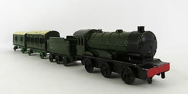 PRE WAR DINKY TOYS PASSENGER TRAIN SET No 17 ( LOCO ,TENDER ,COACH & GUARDS VAN
