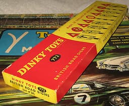 RARE MECCANO DINKY TOYS 772 DIECAST BRITISH ROAD SIGNS COMPLETE BOXED EXCELLENT