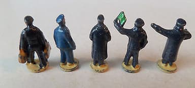 VINTAGE DINKY HORNBY DUBLO LOT OF FIVE METAL STATION FIGURES