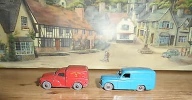 2 HORNBY DUBLO DINKY TOYS OO GAUGE DIE CAST VANS