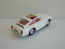A VINTAGE SCALEXTRIC C97 JAMES BOND ASTON MARTIN BD4 GT CAR - VERY GOOD COND