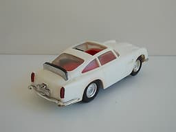 A VINTAGE SCALEXTRIC C97 JAMES BOND ASTON MARTIN BD4 GT CAR - VERY GOOD COND