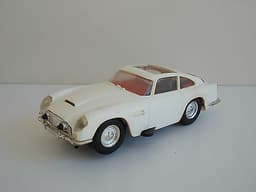 A VINTAGE SCALEXTRIC C97 JAMES BOND ASTON MARTIN BD4 GT CAR - VERY GOOD COND