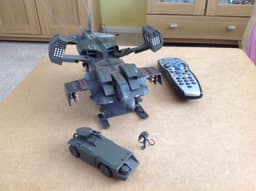 Aoshima Aliens Drop Ship 01 PLUS Aoshima Aliens APC Vehicle, Die Cast 1/72 Scale