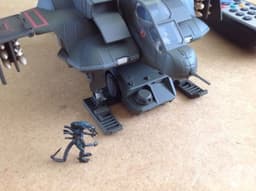 Aoshima Aliens Drop Ship 01 PLUS Aoshima Aliens APC Vehicle, Die Cast 1/72 Scale