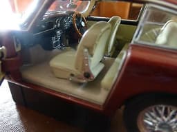 Danbury Mint 1964 Aston Martin DB5 Coupe 1:24 Scale Die Cast Metal Model Car