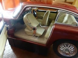 Danbury Mint 1964 Aston Martin DB5 Coupe 1:24 Scale Die Cast Metal Model Car