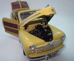 Danbury Mint Limited Edition 1948 Ford Sportsman Die Cast Car w/Original Packing