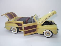 Danbury Mint Limited Edition 1948 Ford Sportsman Die Cast Car w/Original Packing