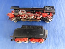 MARKLIN HO GAUGE DIECAST 3 RAIL LOCOMOTIVE & TENDER 3005 23014 (TENDER 3048)