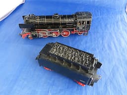 MARKLIN HO GAUGE DIECAST 3 RAIL LOCOMOTIVE & TENDER 3005 23014 (TENDER 3048)