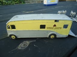 RARE DINKY TOYS 979 RACEHORSE TRANSPORT NEWMARKET COMPLETE ORIGINAL BOXED