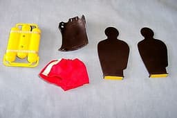 VINTAGE GILBERT JAMES BOND ACTION FIGURE EQUIPMENT
