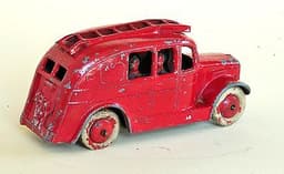 Vintage Pre War Dinky Toys Fire Engine No 25k With 6 Tinplate Firemen Scarce.