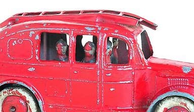 Vintage Pre War Dinky Toys Fire Engine No 25k With 6 Tinplate Firemen Scarce.
