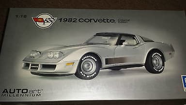 1/18 Autoart 1982 Chevrolet Corvette COLLECTOR EDITION C3 Silver Chevy Corvette