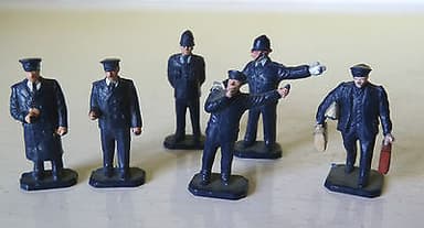 4 MasterModels diecast platform staff + 11 Dinky/Hornby Dublo plastic figures