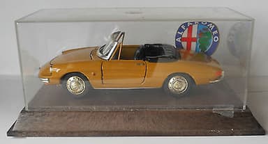 Alfa Romeo Duetto Spider Boatail Yellow Togi 1/23 Diecast Made in Italy