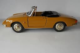 Alfa Romeo Duetto Spider Boatail Yellow Togi 1/23 Diecast Made in Italy