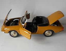Alfa Romeo Duetto Spider Boatail Yellow Togi 1/23 Diecast Made in Italy