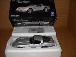 AUTOART 1:18 1978 CHEVROLET CORVETTE 25TH ANNI BRAND NEW MINT SOLD OUT MEGA RARE