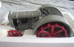 Danbury Mint - 1927 Fordson F Tractor - 1:16 scale in diecast