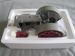 Danbury Mint - 1927 Fordson F Tractor - 1:16 scale in diecast