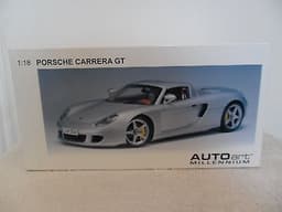 diecast AUTOART porsche carrera GT 1.18