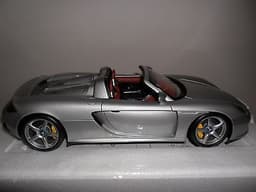 diecast AUTOART porsche carrera GT 1.18