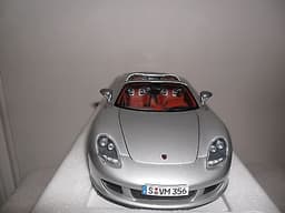diecast AUTOART porsche carrera GT 1.18