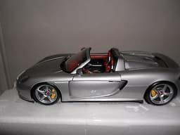 diecast AUTOART porsche carrera GT 1.18