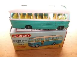 Husky Diecast Toys No 7 Bedford Duple Vista 25 Coach In Custom Made Display Box