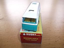 Husky Diecast Toys No 7 Bedford Duple Vista 25 Coach In Custom Made Display Box