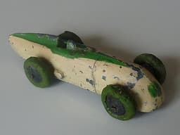 Pre war Dinky 23a racer. Very early type with no driver. Green tyres.