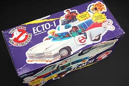 SEALED OLD SHOP STOCK. Kenner THE REAL GHOSTBUSTERS ECTO-1 with German packaging