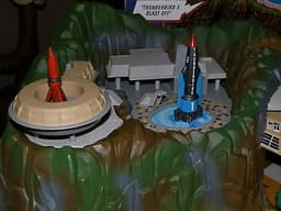THUNDERBIRDS TRACY ISLAND BY MATCHBOX-1992 WITH DIECAST 1-2-3-4-5 & FAB1
