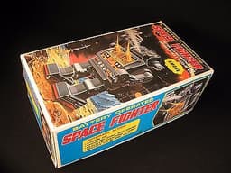 VINTAGE SPACE FIGHTER SMOKE ROBOT BATTERY OP. with O/BOX TOY HORIKAWA SH JAPAN