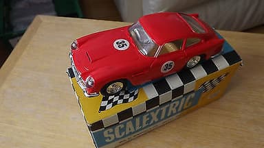 VINTAGE TRI-ANG SCALEXTRIC BOXED MM/C68 ASTON MARTIN DB4GT RARE RED VGC 1963