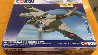 1/32 RAF Mosquito BNIB (die cast) "BLACK RUFFE"