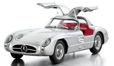CMC 1/18 DIE CAST MERCEDES BENZ 300 SLR UHLENHAUT COUPE M-076 1955
