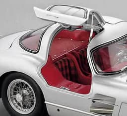 CMC 1/18 DIE CAST MERCEDES BENZ 300 SLR UHLENHAUT COUPE M-076 1955