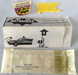 Corgi 267 Batmobile Original Diecast Boxed with Batman & Robin, Rockets, Badge