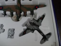 Corgi AVRO LANCASTER BOMBER with DH MOSQUITO Die Cast 1/72 Scale Limited Editon