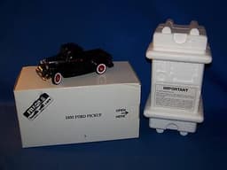 Danbury Mint 1935 Ford Pickup Model Truck w/ Box & Insert