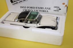 Danbury Mint 1955 Ford Fairlane Crown Victoria 1:24 scale diecast car both boxes